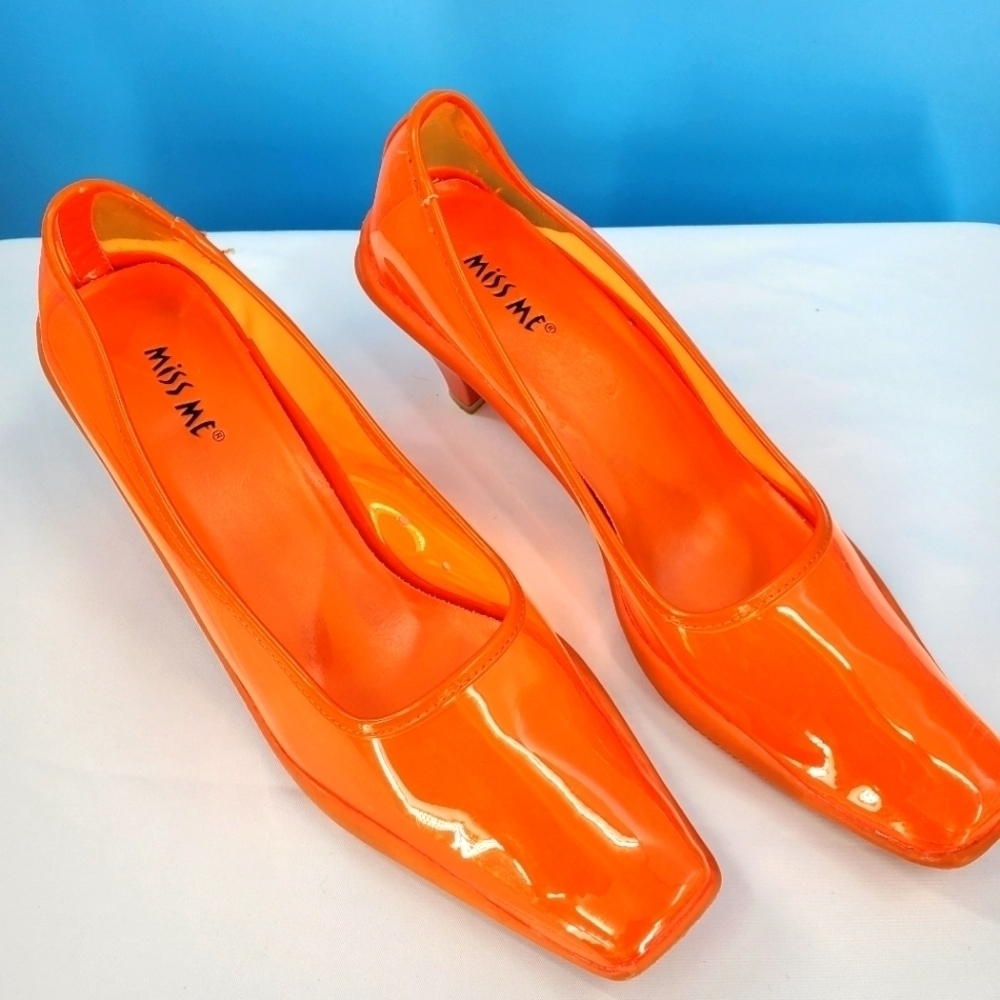 Miss Me neon orange low heel clear pumps 6